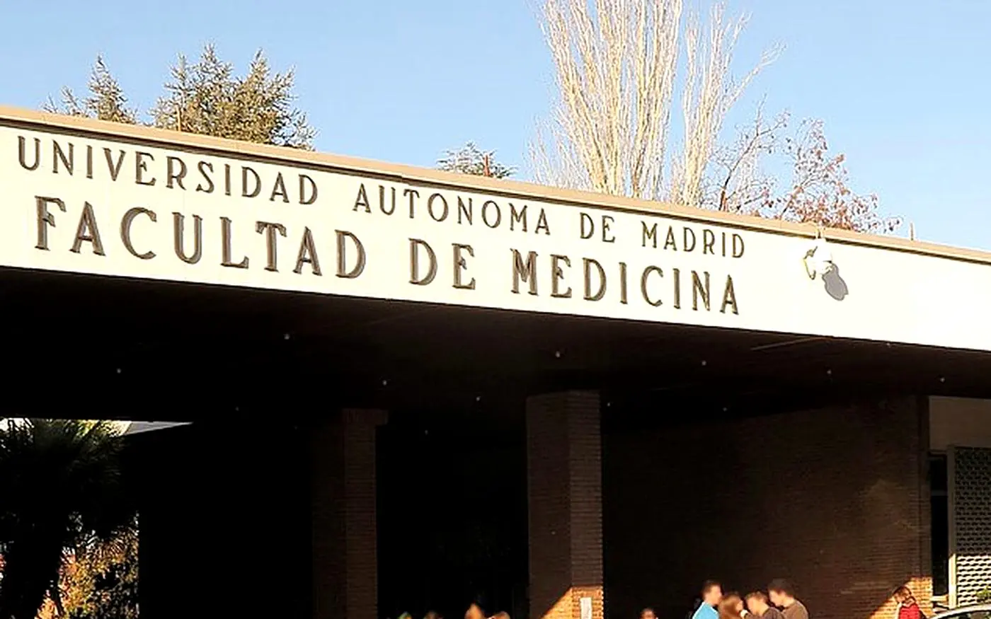 Entrada de la Facultad de Medicina de la Universidad Autónoma de Madrid
