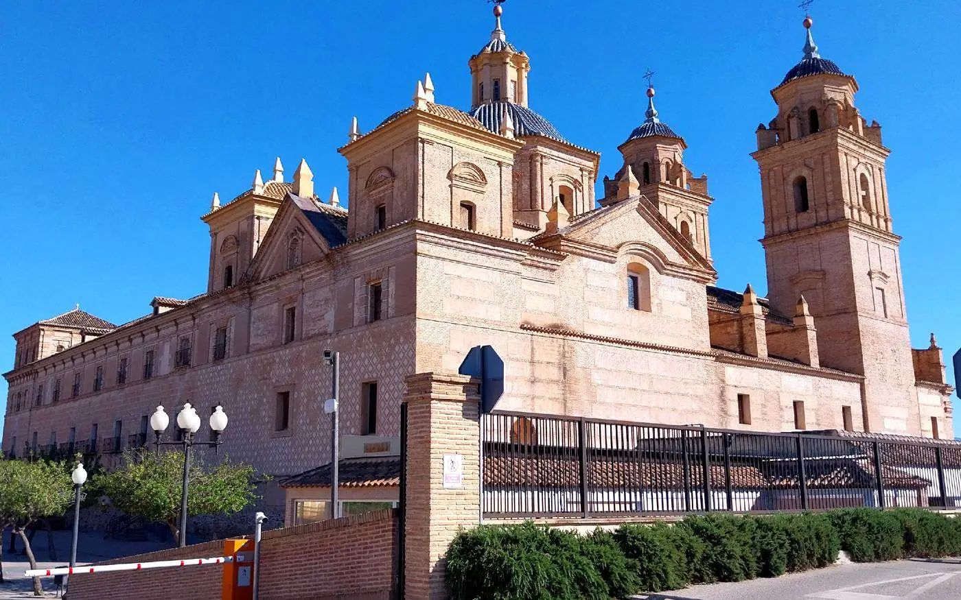Monasterio que alberga el campus de la Universidad Católica de Murcia